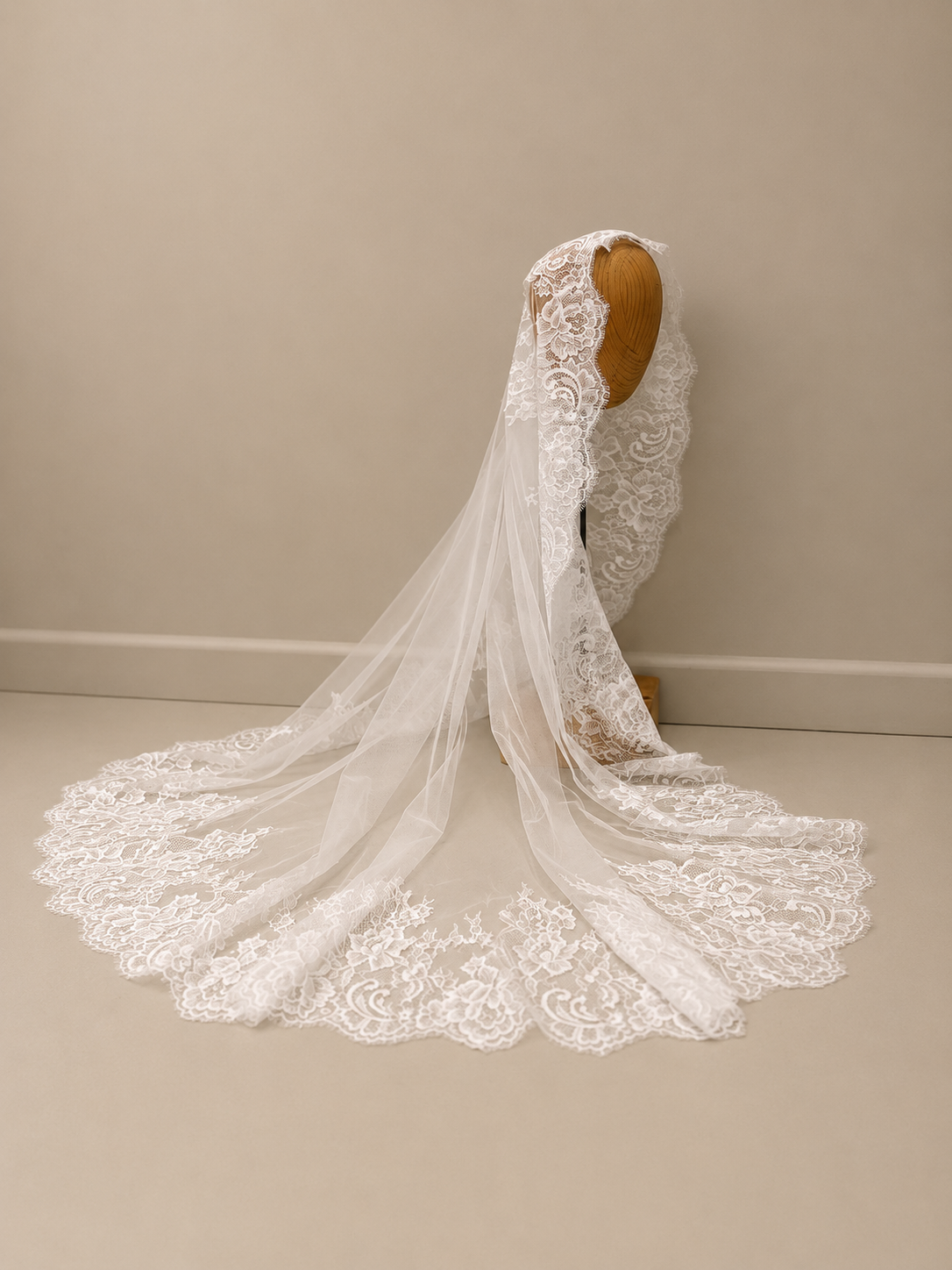 MANTILLA ZALO